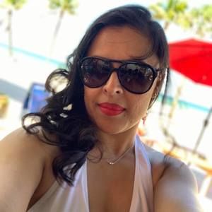 Meet your Posher, Yesenia